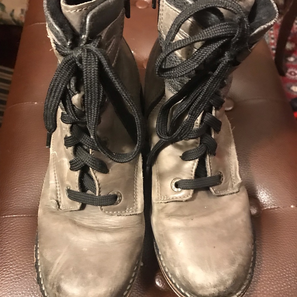 Dromedaris women’s combat boots Sz 9.